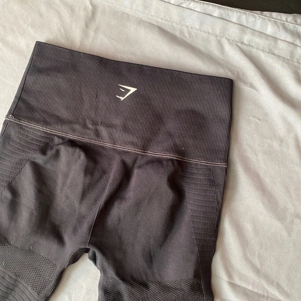 Gymshark black energy seamless butt lift perforated leggings size XS - Picture 2 of 6